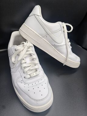 Nike Men's White Low-Top Sneakers